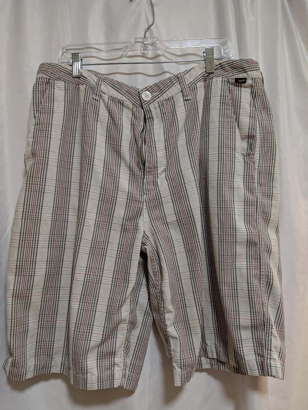 Vans Men's Size 38 Plaid Striped Chino Shorts Flat Front Casual Gray Red White
